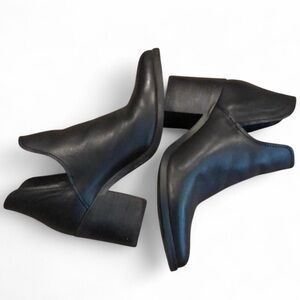 Steve Madden Postal Vegan Faux Leather Black Heel Ankle Bootie Boots — Size 9